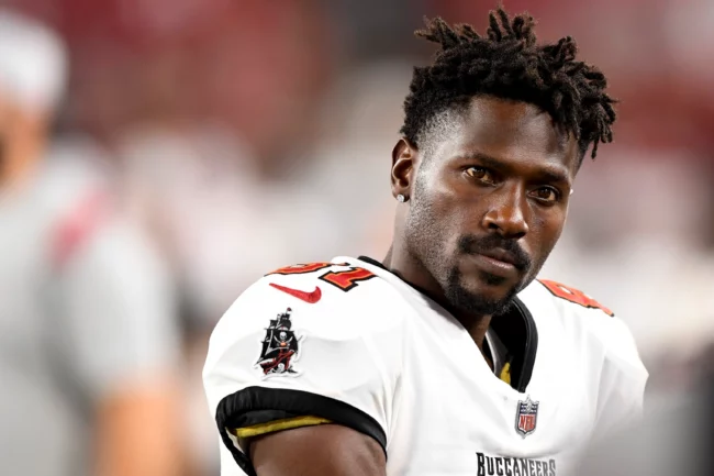 LEAKED DICK SUCKING SEXTAPE Sex video of Antonio Brown getting penis blowjob from white lady goes viral following his trending uncensored video of him exposing his butt in pool at hotel in Dubai