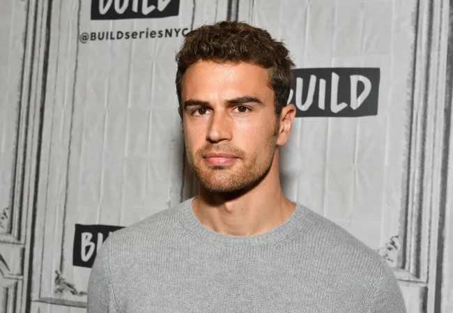 PENIS NUDE VIDEO Actor Theo James Trends After His Dick Picture Got Leaked