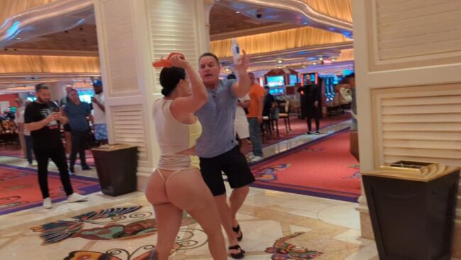 Naked Women Fight In Las Vegas Casino 