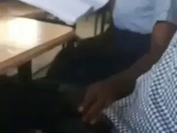 Mzansi School Girl Giving Hand-Job To School Boy And Masturbating Him In Class (18+)