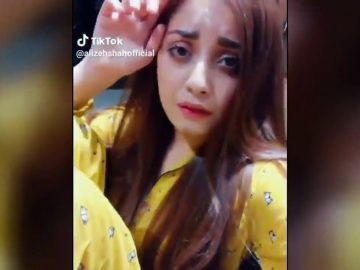 Pakistani Tiktoker Alizey Porn Giving Her Boyfriend Handjob (FULL VIDEO 18+)
