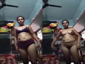 Divorced bhabhi stripping bra and panty viral MMS