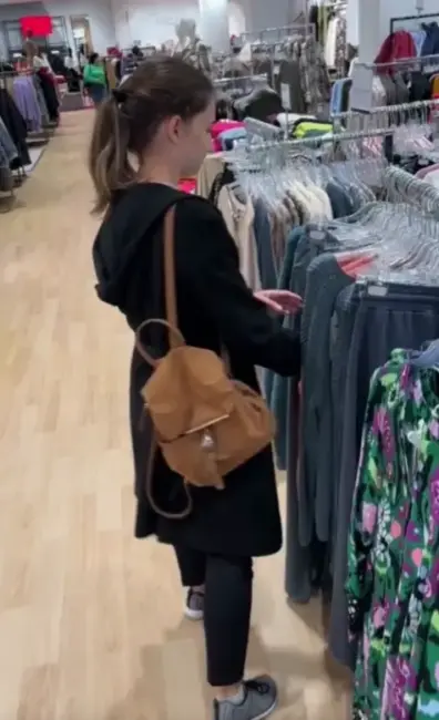 Hot Indian Babe Strips Nude In Public Store Showing Her Boobs, Ass And Pussy in Changing Room (FULL VIDEO 18+)