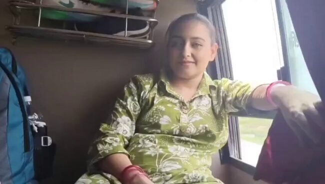 Indian Couple Train Porn Video (FULL VIDEO 18+)