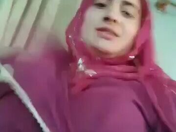 Pakistani Vloger Xxx Video Showing Off Her Pussy
